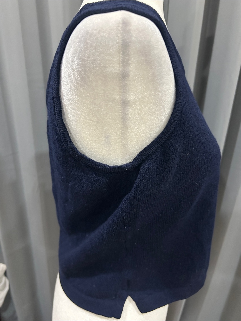 Vintage St. John Basic Navy Cropped Knit Sleeveless Top - Picture 4 of 6